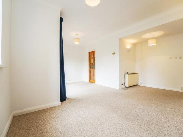 Apartment for rent in Warden Hill, Cheltenham