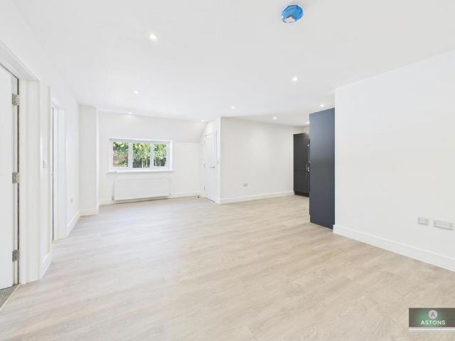 Apartment for rent in Perryfields, West Sussex