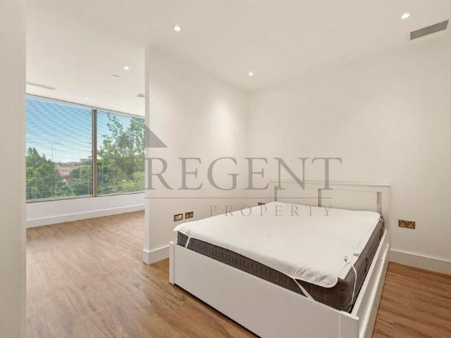 Apartment for rent in London Borough of Ealing, Park Royal