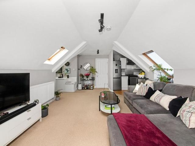 Apartment for rent in London Borough of Croydon, Addiscombe