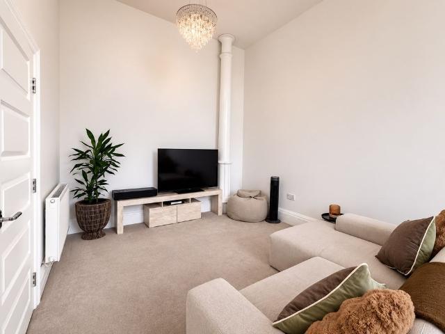 Apartment for rent in Tranmere Park, West Yorkshire
