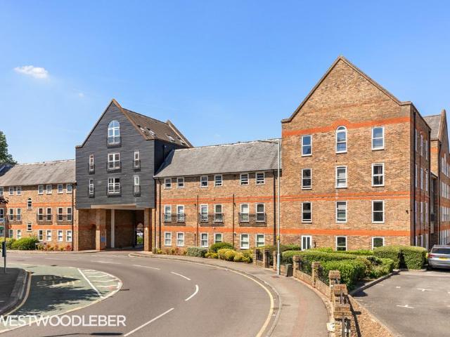 Flat for rent in Kings Hill, Colliers End