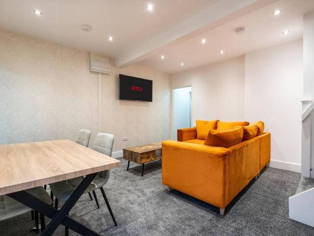 Apartment for rent in Sharrow Vale, Isle Of Man