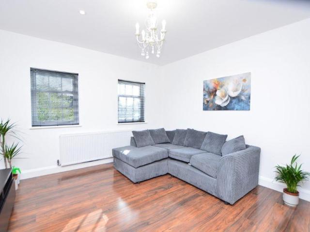 Apartment for rent in Colnbrook with Poyle, Slough