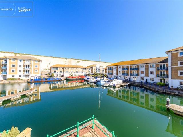 Apartment for rent in Roedean