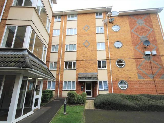 Flat for rent in Dee Park, Reading