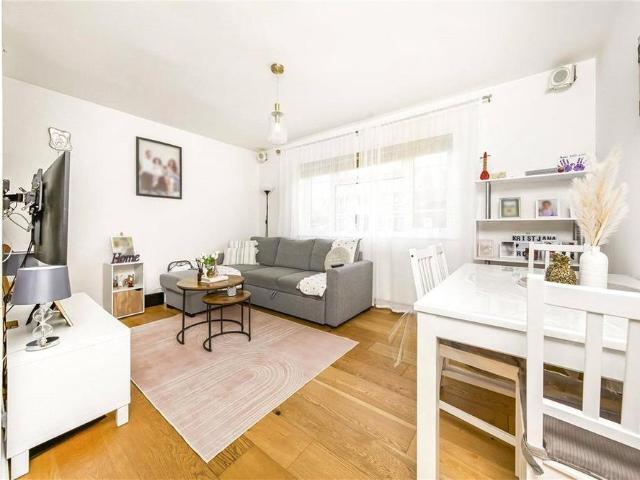 Apartment for rent in Whitton, Greater London