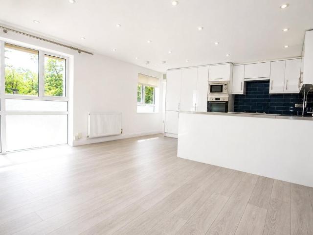 Flat for rent in London Borough of Croydon, Greater London