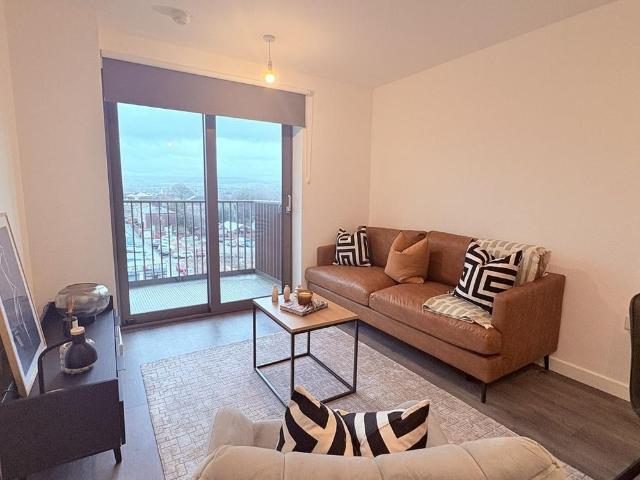 Apartment for rent in Deeplish, Burnedge