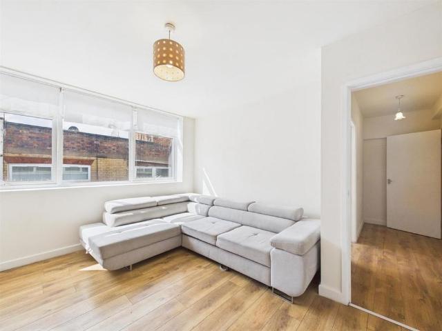 Apartment for rent in Chilvers Coton, Camp Hill