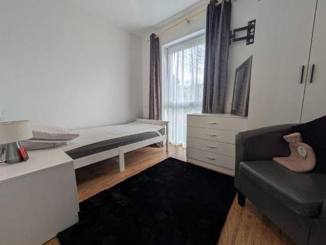 Apartment for rent in Longlands, Greater London