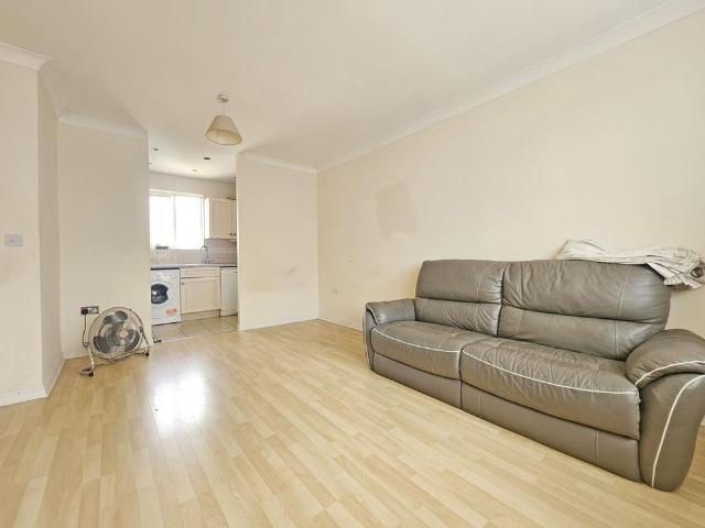 Apartment for rent in Little Heath, Greater London