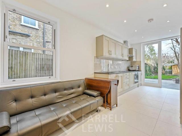 Flat for rent in Shepherd's Bush, Greater London