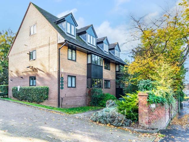 Flat for rent in Holywell Estate, North Watford