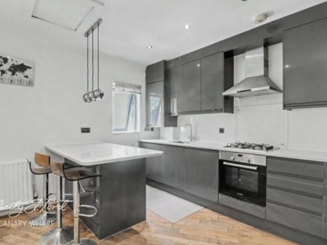 Flat for rent in Bromley-by-Bow, Poplar Grove