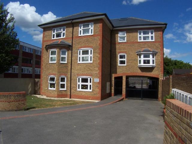 Flat for rent in Vinters Park, Midway