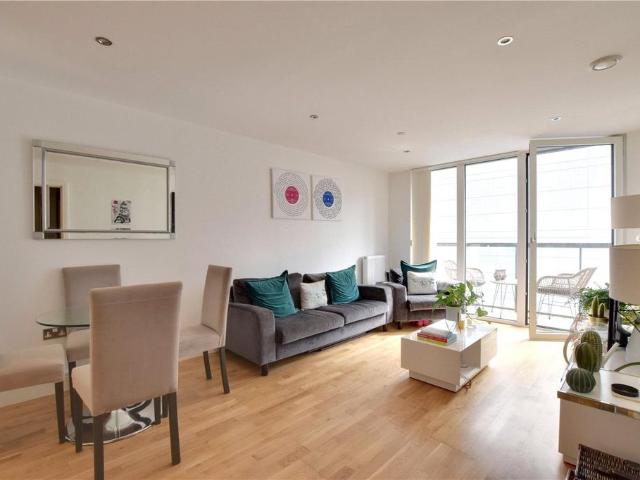 Flat for rent in East Greenwich, Greater London