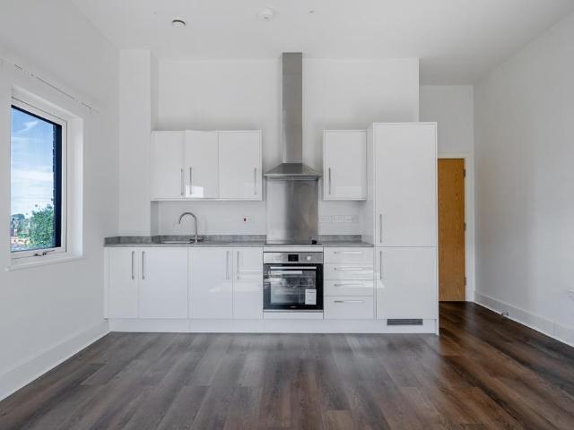 Flat for rent in Enborne, West Berkshire