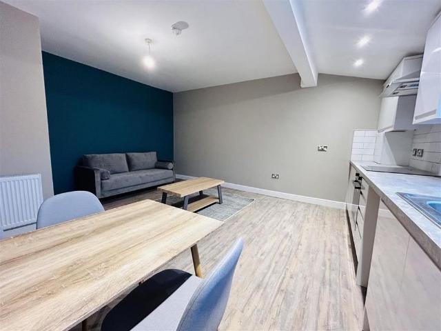 Apartment for rent in Hyde Park, West Yorkshire