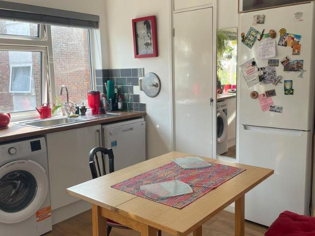 Flat for rent in Roselands, Eastbourne