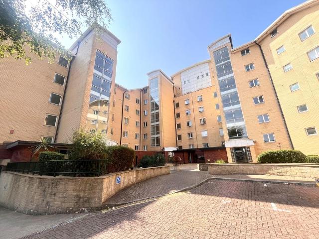 Flat for rent in Cardiff Bay, Falcon Lodge