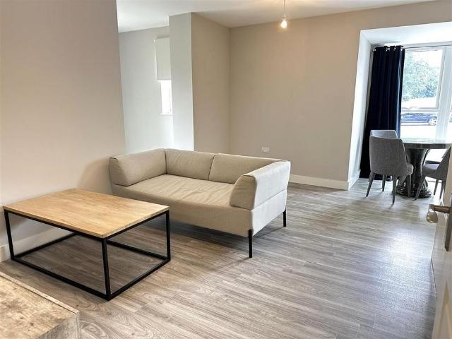 Apartment for rent in Pachesham Park, Surrey