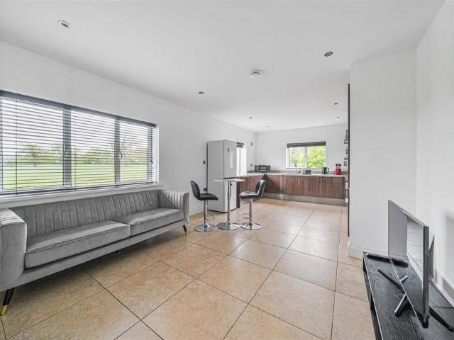 Apartment for rent in Connaught Park, Bushey