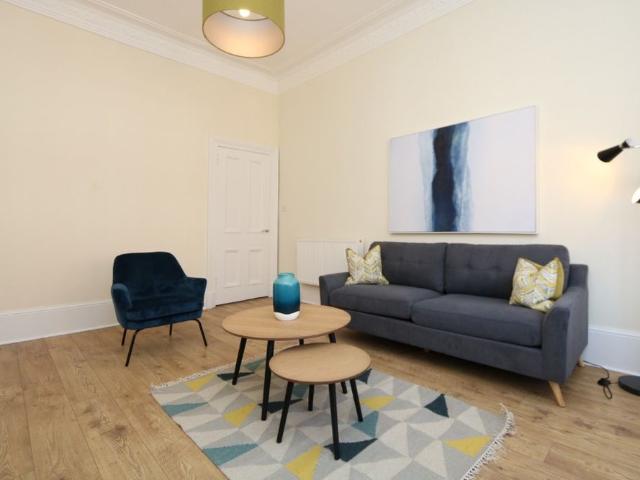 Apartment for rent in Battlefield, Scotland