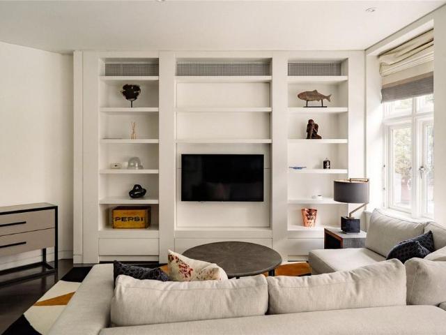 Apartment for rent in Mayfair, Greater London