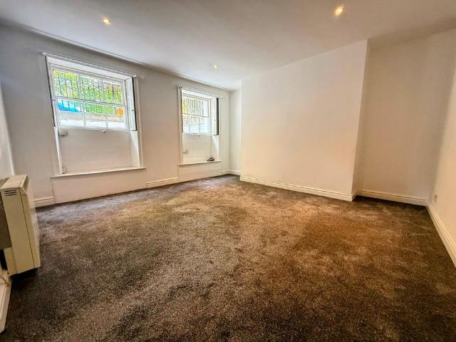Apartment for rent in Wrenthorpe, West Yorkshire