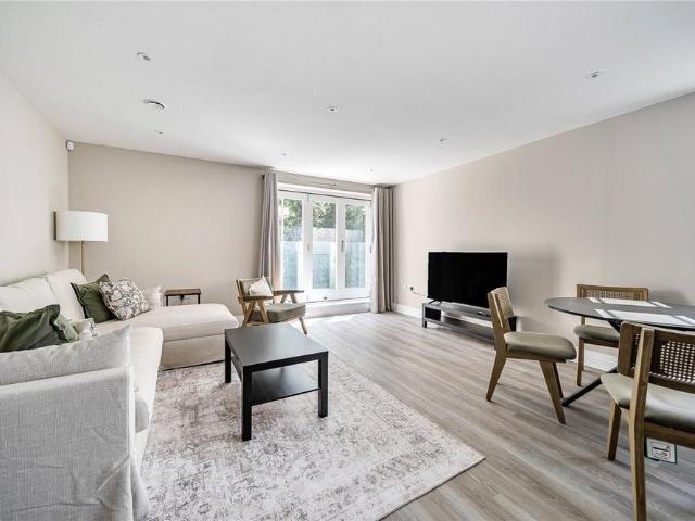 Apartment for rent in Martin's Heron, Winkfield