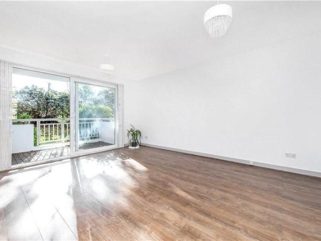 Apartment for rent in North Sheen, Greater London