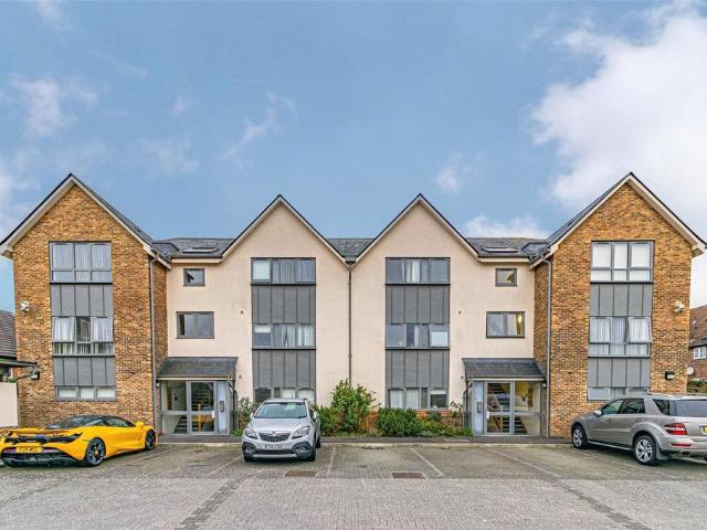 Flat for rent in Lakeside, Rodbourne