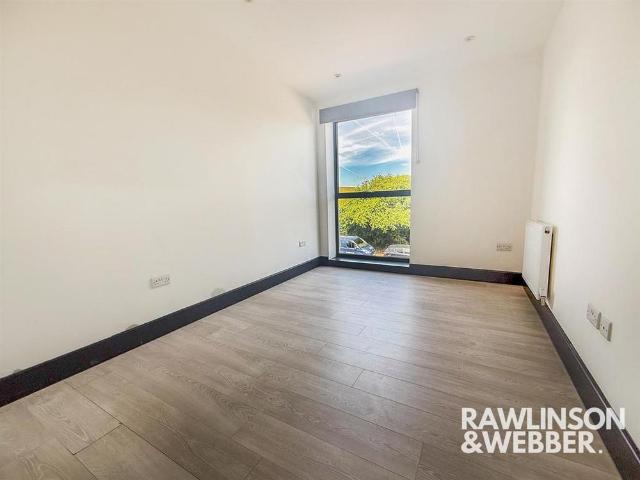 Apartment for rent in Blackhills, Surrey