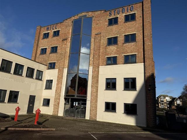 Flat for rent in Kings Hill, Colliers End