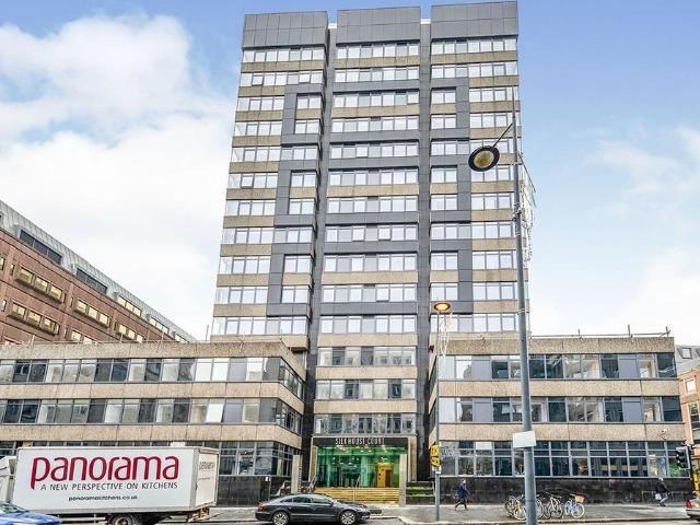 Flat for rent in Calderstones