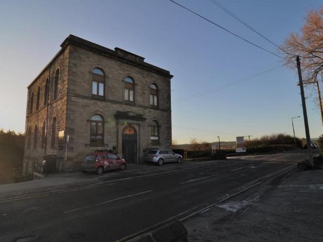 Flat for rent in Mapplewell, South Yorkshire