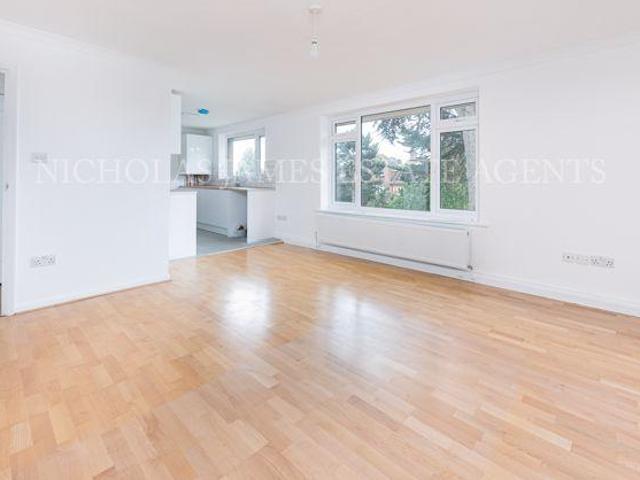 Flat for rent in Palmers Green, Greater London