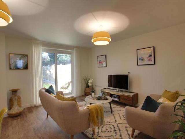 Apartment for rent in Perryfields, West Sussex