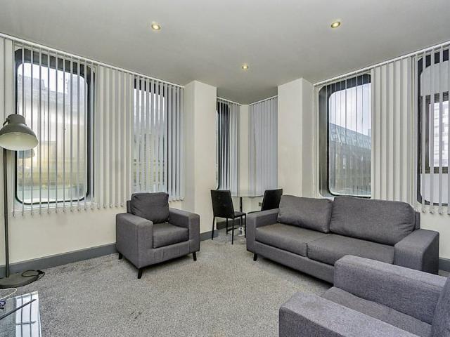 Flat for rent in Calderstones