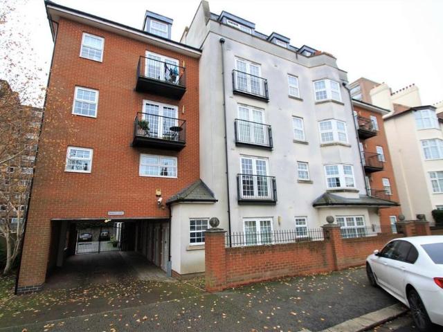 Apartment for rent in Westcliff-on-Sea, Alton Barnes