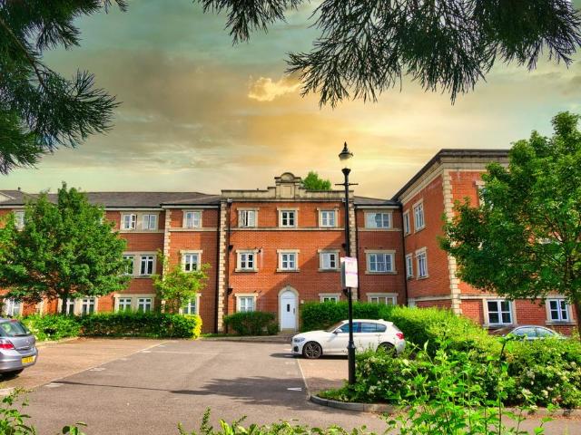 Flat for rent in Red Hill, Surrey