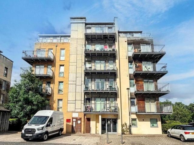 Flat for rent in Burnt Oak, Greater London