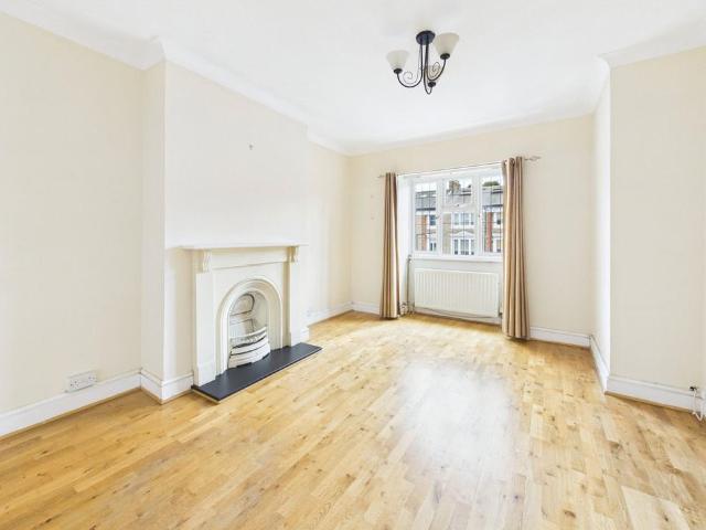 Flat for rent in St Margarets, Greater London