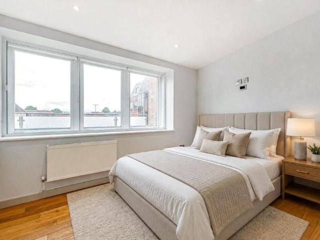 Apartment for rent in Hatching Green, Five Acres