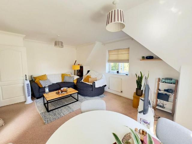 Apartment for rent in Fole, Surrey