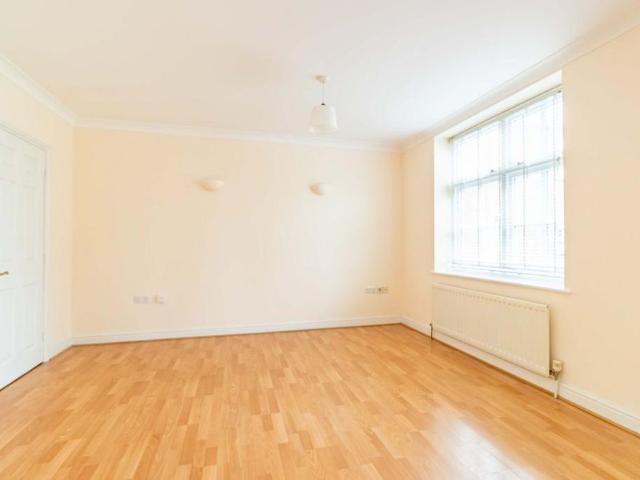 Apartment for rent in St Albans, Five Acres