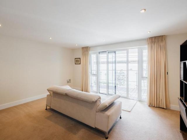 Apartment for rent in St Helier, Greater London