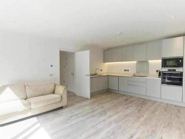 Flat for rent in London Borough of Croydon, Purley