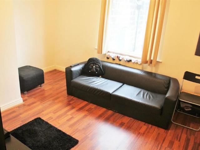 Apartment for rent in Hyde Park, West Yorkshire